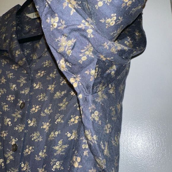 L.L. Bean 16 Blue Tan Floral Collared LS Button Down Collared Womens Shirt EUC - Picture 4 of 11